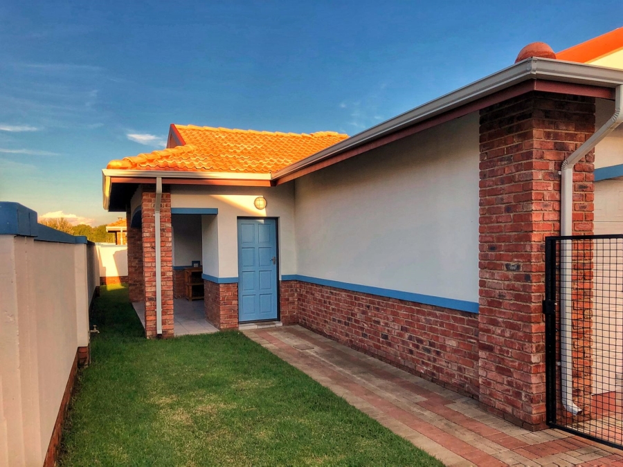 3 Bedroom Property for Sale in Van Der Hoff Park North West